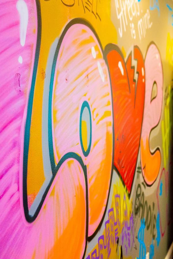Art Deco Graffiti Suite Philadelphia Bagian luar foto